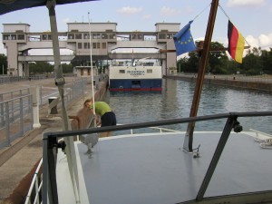 MS Sydney in der Schleuse Kembs