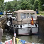 MS Sydney in Schleuse mit stolzem Yachtbesitzer